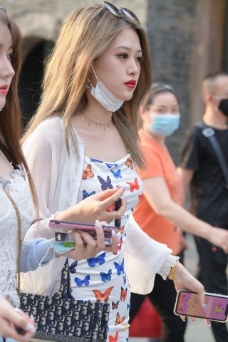 我真的很喜欢热裤大白腿咋办？