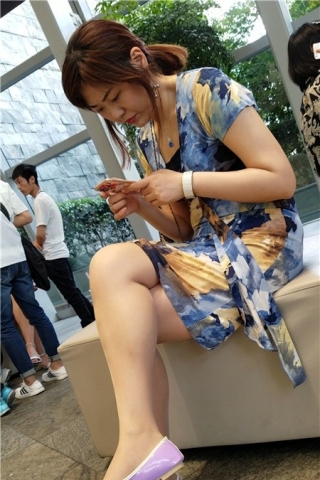 4k-街拍超级性感美腿连衣裙女神姐姐（视频版）