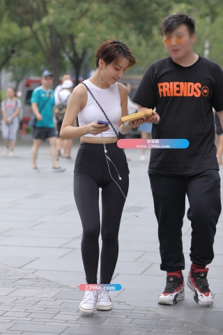 【视觉冲击赛帖】小蛮腰，紧致翘臀美眉