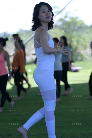 ★开心洁白瑜伽紧身美女