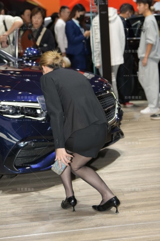 在直播卖大奔的主播~（完整版）