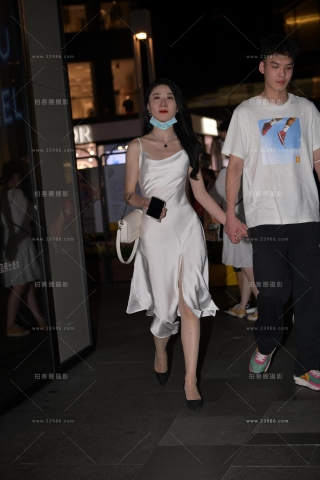 夜拍白色吊带裙，R丝女朋友