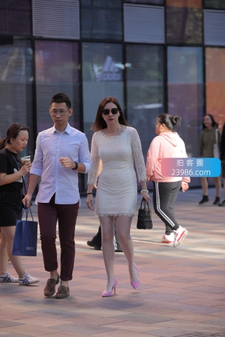 查看完整内容：粉色高跟~（完整版） - 共18张图片