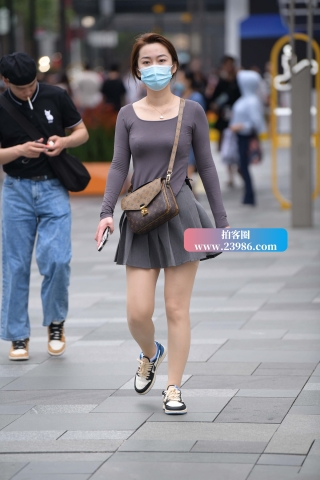 短发短裙美眉爱穿R丝