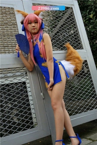 查看完整内容：4K - 玩cosplay得蓝色高跟少女 [704 MB/mp4]（视频版） - 共8张图片