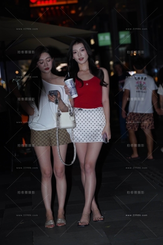 查看完整内容：夜拍美腿姐妹 - 共19张图片