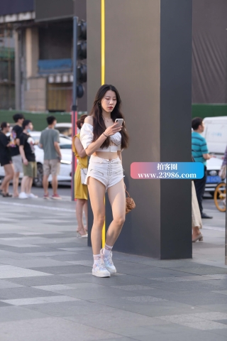 街拍白热牛清凉美眉