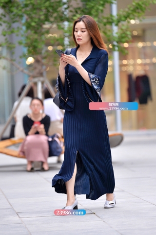 左手倒影赛帖：蓝色经典魅力美女