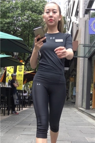 查看完整内容：4k-娇小身材黑色运动弹力裤美女 [2.15 GB]（视频版） - 共10张图片