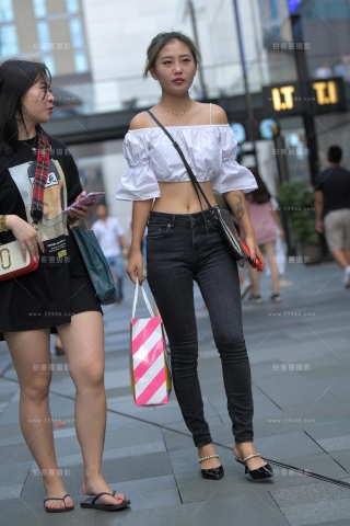 黑色紧牛一字肩