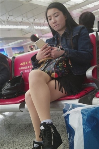 查看完整内容：4k-高铁站拍摄超波肉色丝袜美腿美女（视频版） - 共8张图片