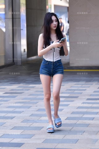 ★苗条热裤美女