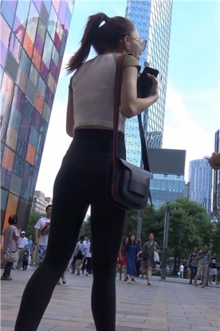 查看完整内容：4k超清，街拍超苗条小蛮腰清秀小美女 [1.31 GB]（视频版） - 共12张图片