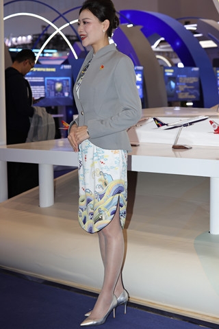 薄丝高跟长腿的海航主持人（完整版）