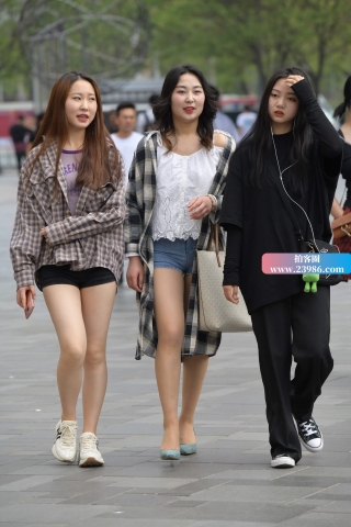 短热牛丝袜美眉