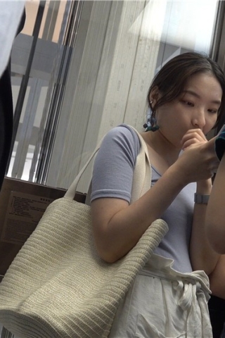 樱桃小嘴美女+长裙凉高跟美足少F [1.01 GB/avi]（视频版）
