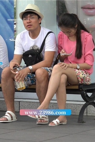 查看完整内容：4K 一双被高跟鞋伤过的美足 [1.37 GB/MP4]（视频版） - 共7张图片