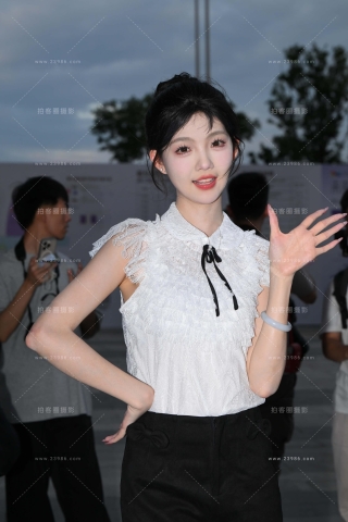 甜美可爱网红女孩---小面包