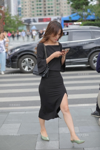 查看完整内容：黑长裙的美 - 共18张图片