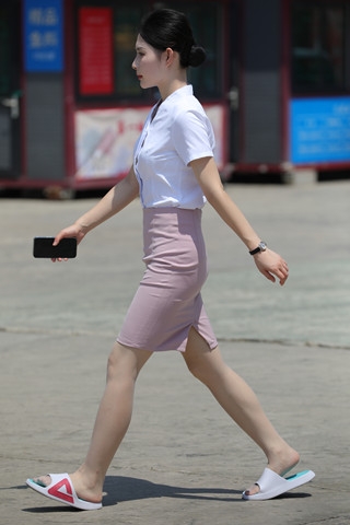 查看完整内容：新空姐面试的肉丝小姐姐（完整版） - 共21张图片