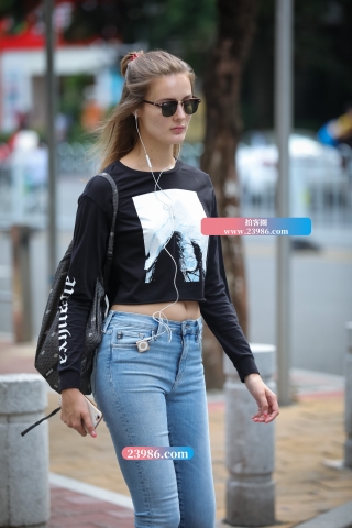 凹凸有致的紧牛小姐姐