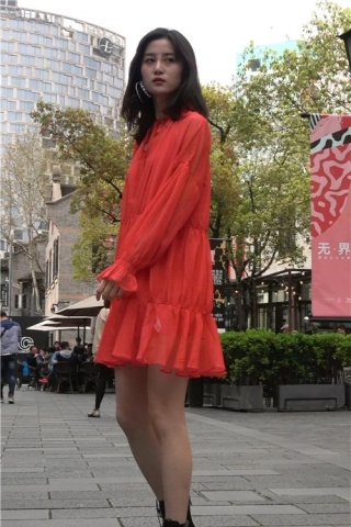 美丽气质红裙街拍美女（视频版）