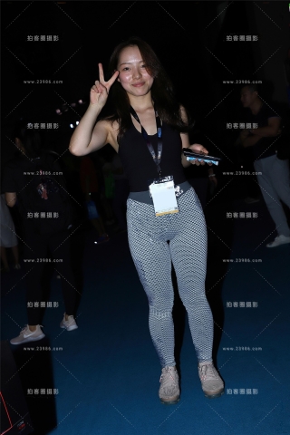 查看完整内容：纹身灰色紧身裤美女 - 共21张图片