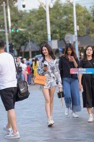 这位小姐姐的笑容真的好美