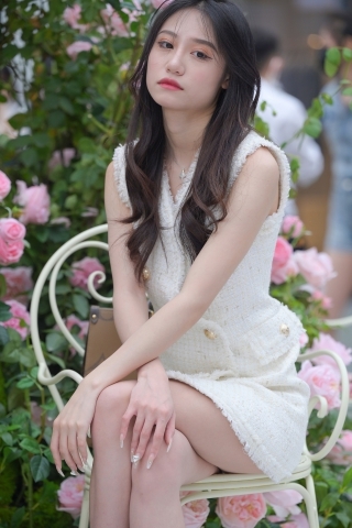 白嫩美女【原图+视频】