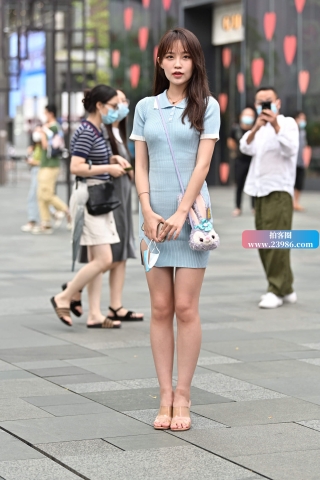 搭讪街拍蓝色群小妹