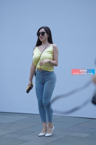 搭讪街拍性感紧牛美女【原图➕视频】