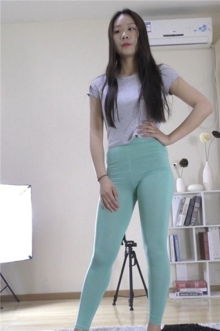 查看完整内容：优尚舞姿紧身裤美女模拍（视频版） - 共6张图片