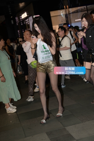 偶遇嘿丝性感妹纸