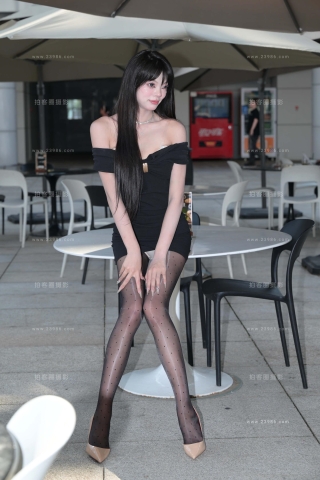 波点油亮丝超级大长腿美女（完整版）