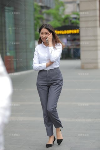 【凯恩赛贴】下班途中偶遇公司女白领