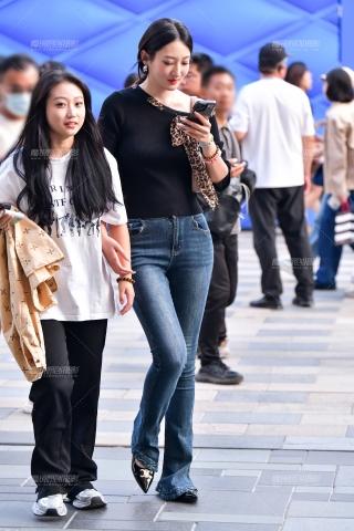 ★长腿苗条牛仔裤美女