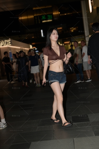 清凉的热短牛，人字拖妹妹