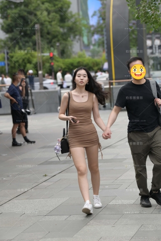 街拍超短包臀裙美眉