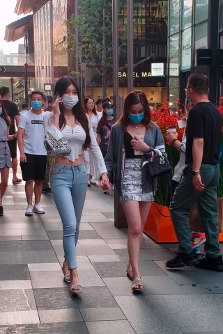 查看完整内容：打电话的牛仔妹纸 [172 MB/MP4]（视频版） - 共10张图片