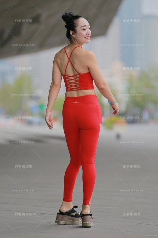 红色瑜伽裤**