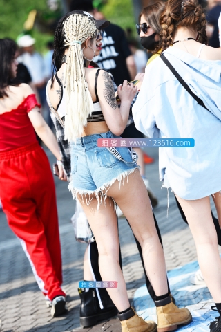 【咔喳赛贴】装扮前卫的妹妹