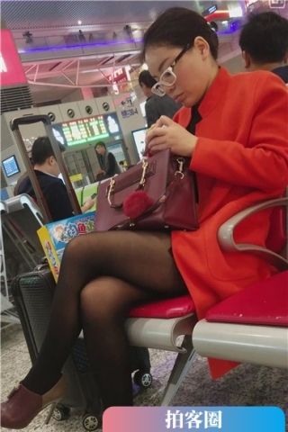 查看完整内容：4k-车站候车室拍摄知性优雅名媛美女姐姐。（视频版） - 共8张图片