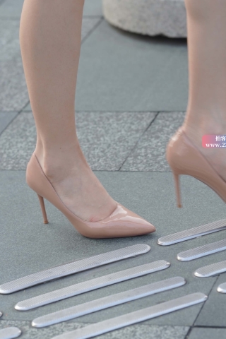 街拍包臀裙性感高跟美女