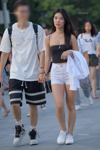 【街拍之魂赛帖】性感紧身白裤