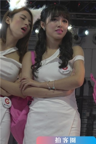 查看完整内容：闺蜜在一旁窃窃私语的美腿性感女神60149（视频版） - 共8张图片