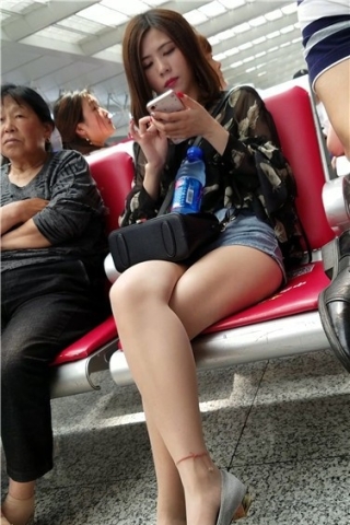 查看完整内容：4k超清，极品气质长腿漂亮女神（视频版） - 共8张图片