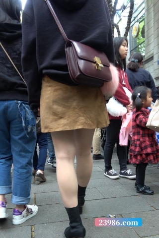 4K - 街拍棕色群美眉 [1.68 GB/MP4]（视频版）