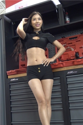 查看完整内容：4k视频，改装车展拍摄大长腿模特美女[3.71 GB]（视频版） - 共10张图片