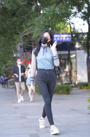 查看完整内容：搭讪可爱甜美的黑色紧牛女孩 - 共21张图片