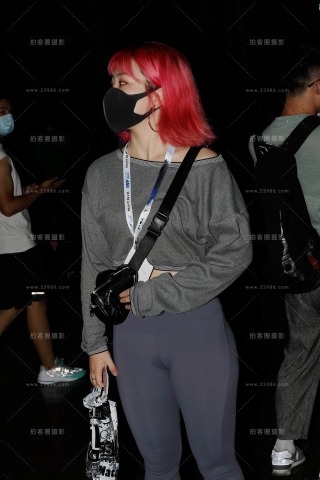 【欧阳赛贴】蓝色紧身裤